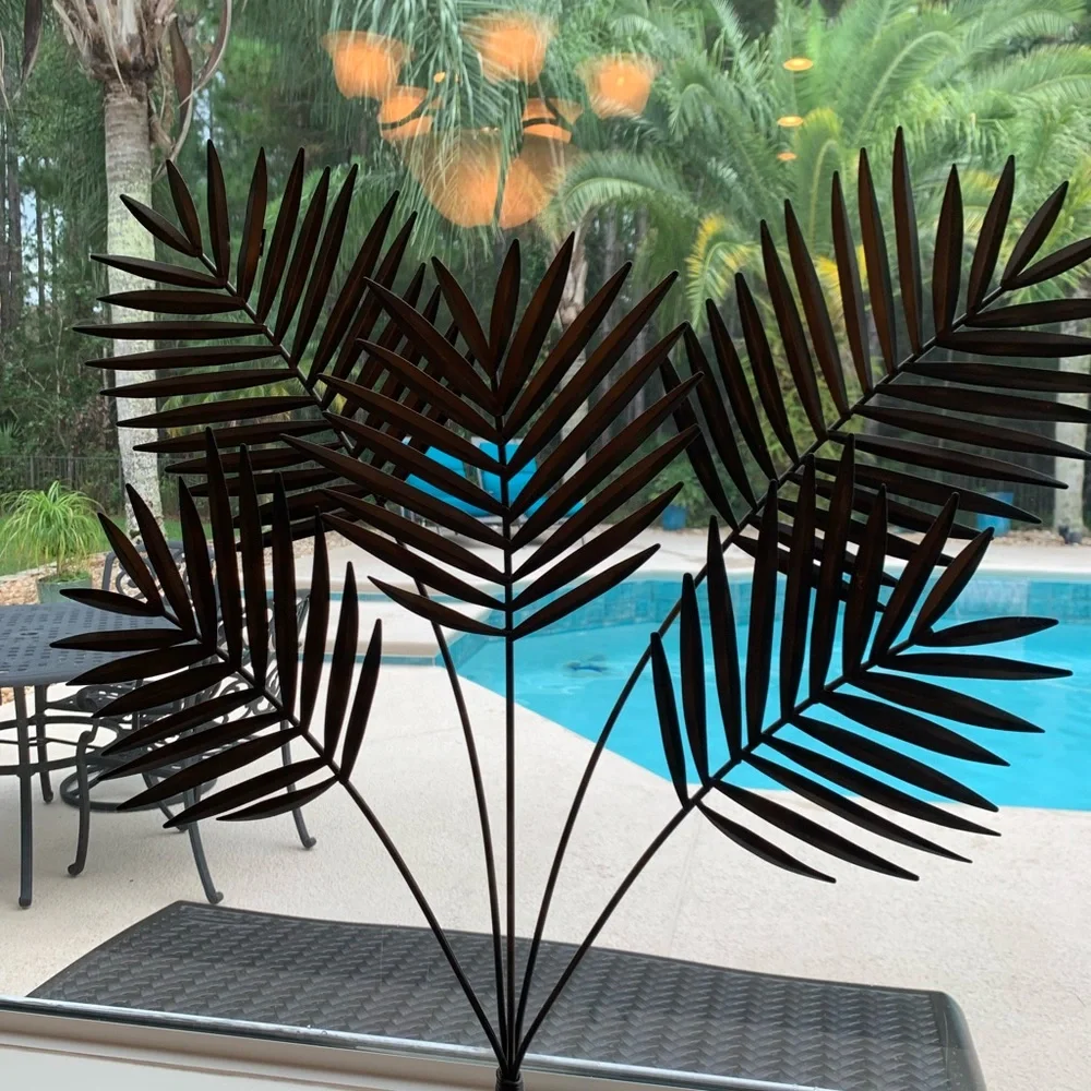 Metal plant wall decor